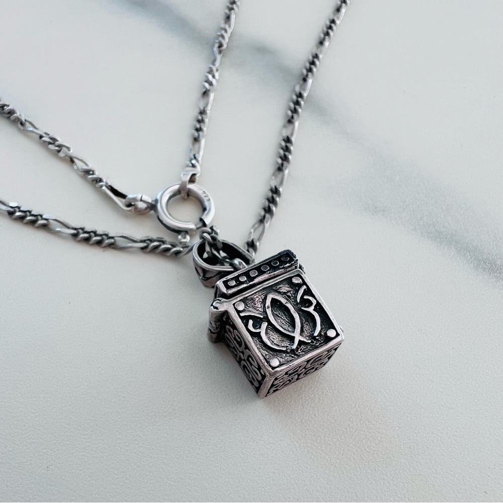 Mysterious Vintage .925 Sterling Prayer Box w/ Hinged Lid and 2mm Figaro Chain - Picture 7 of 16
